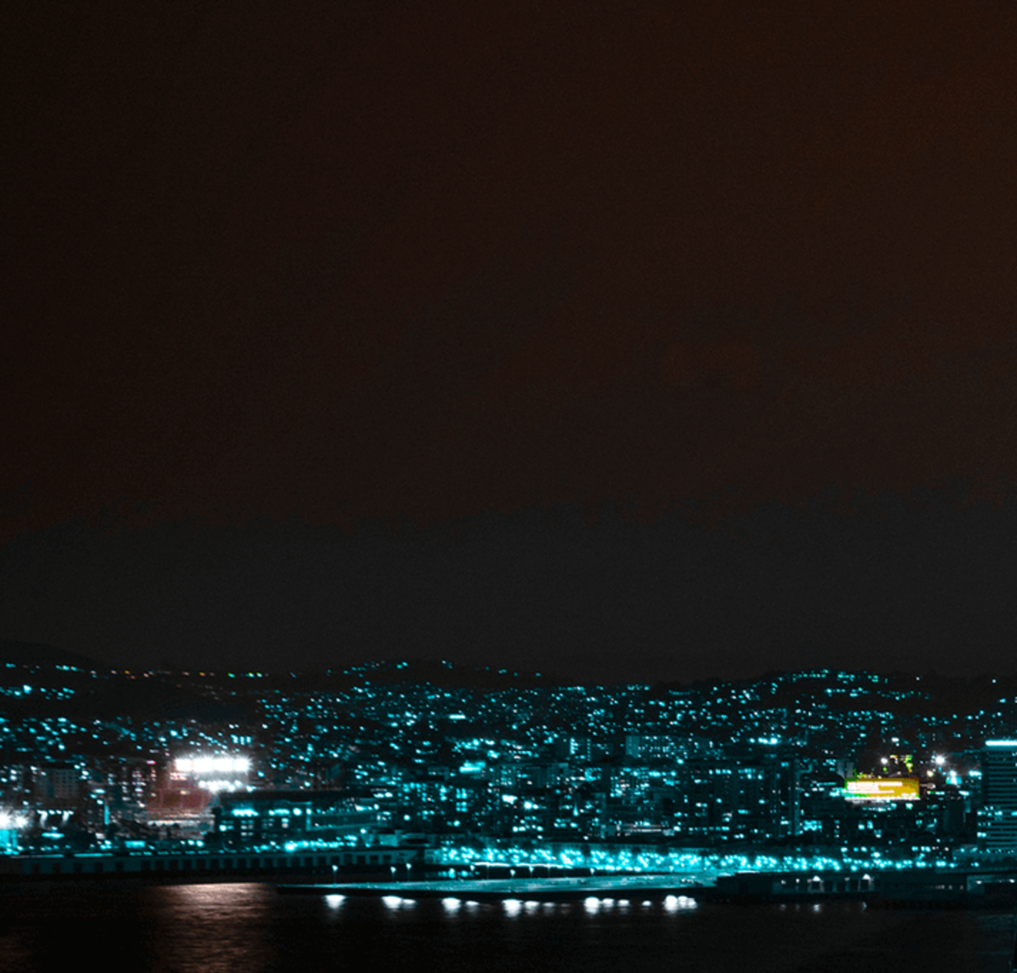Horizonte noturno de San Francisco, com a Salesforce Tower