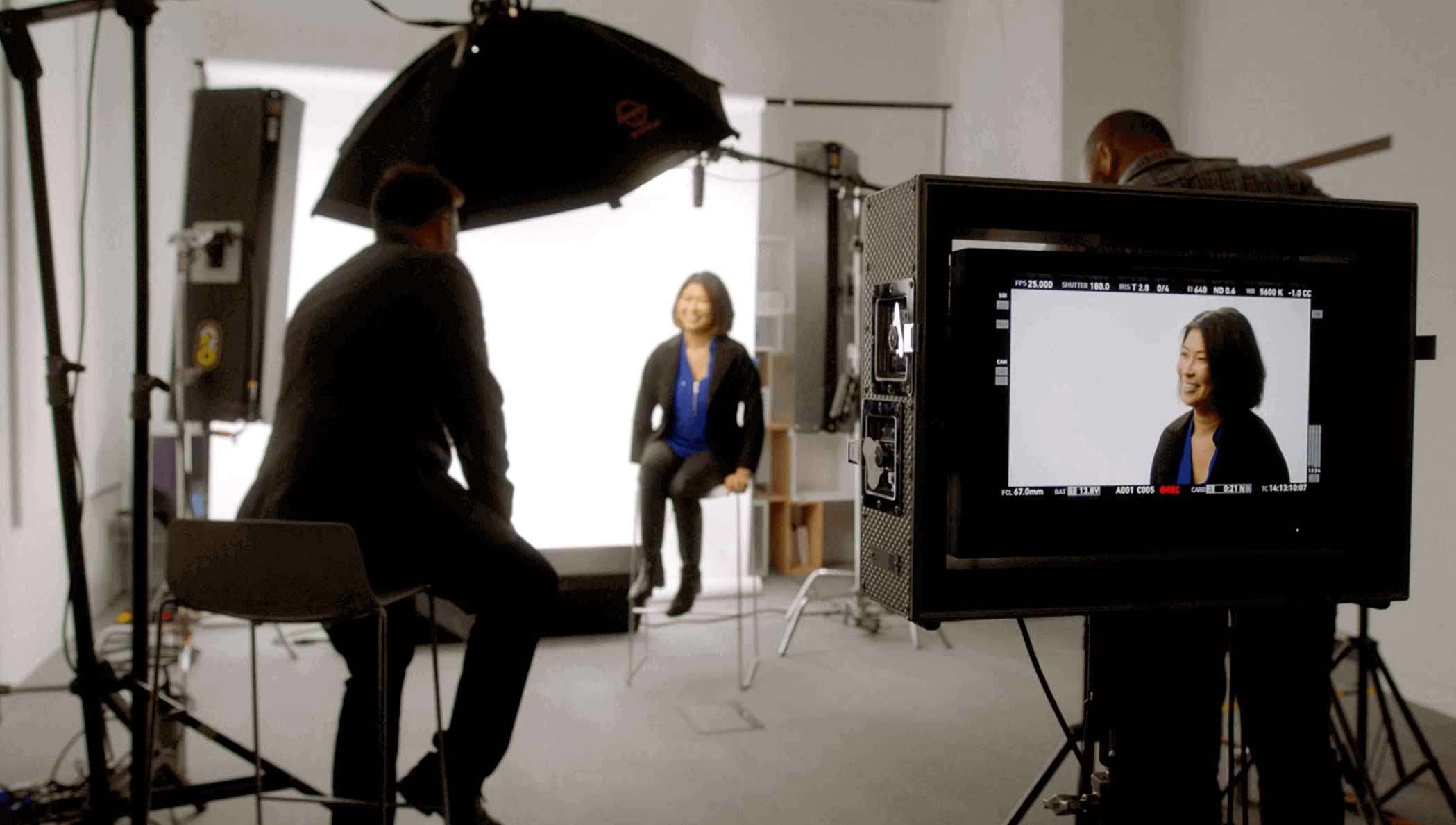 Imagem fixa do executivo da Unilever sendo entrevistado pela DocuSign sobre CLM neste vídeo
